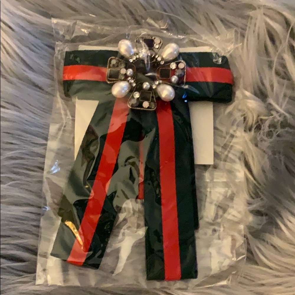 Red and green women’s bow tie